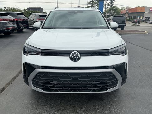 New 2026 Volkswagen Taos SE AWD/4WD image 3