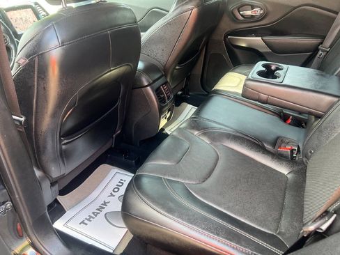 Used 2019 Jeep Cherokee Limited w/ Technology Group image 4