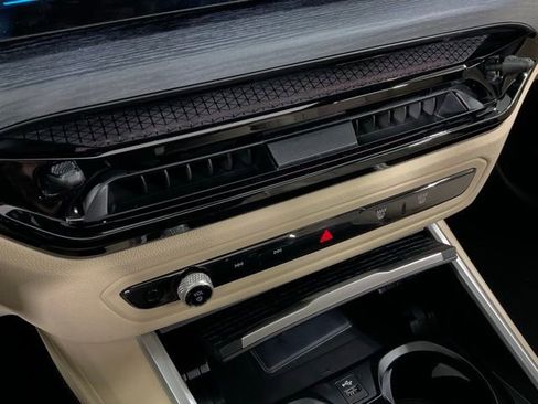 Certified 2025 BMW 330i xDrive 330i xDrive w/ Premium Package image 17