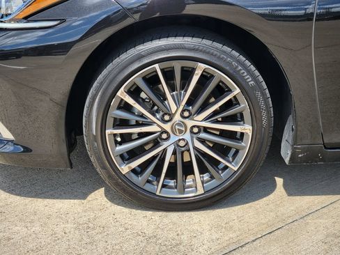 Used 2024 Lexus ES 350 w/ Premium Package FWD image 10