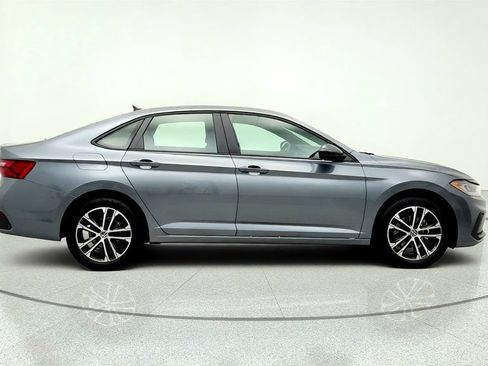 Used 2025 Volkswagen Jetta Sport FWD image 4