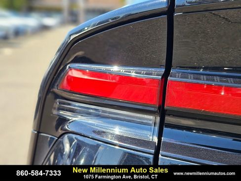 Used 2024 Toyota Prius LE image 9