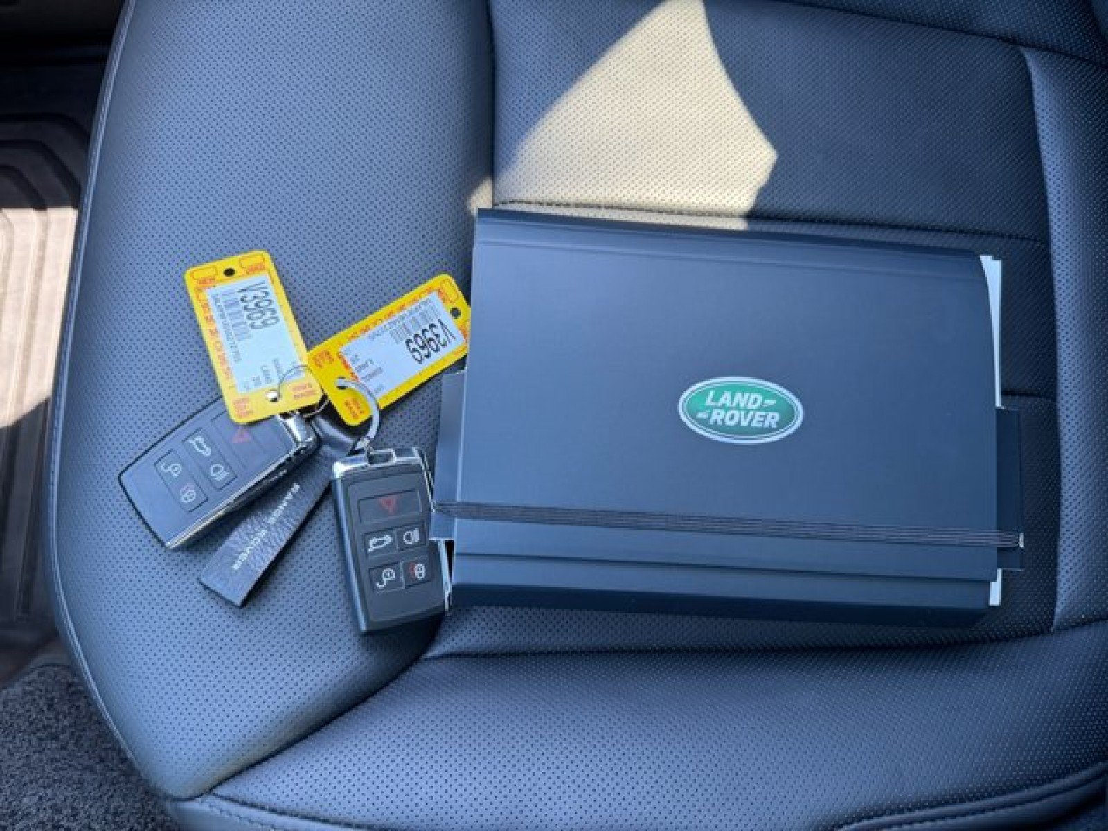 Certified 2025 Land Rover Range Rover SE AWD/4WD image 21