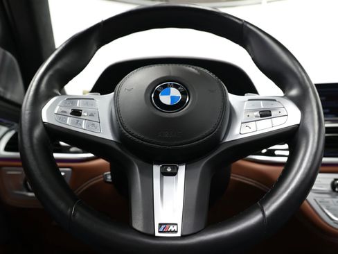 Used 2022 BMW M760i xDrive M760i xDrive Sedan 4D w/ Luxury Rear Seating Package image 26