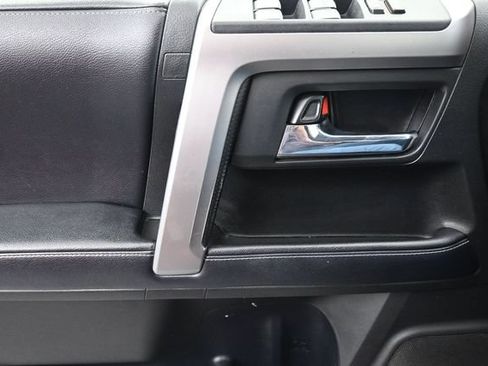 Used 2018 Toyota 4Runner SR5 AWD/4WD image 24