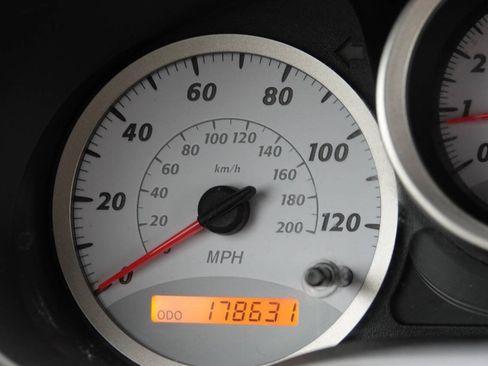 Used 2005 Toyota RAV4 4WD image 64