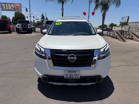 Certified 2024 Nissan Pathfinder SL w/ SL Premium Package FWD image 2