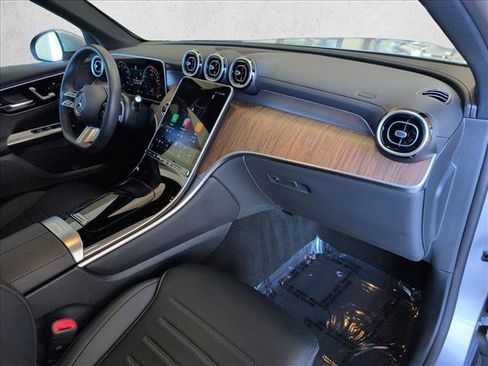 Used 2025 Mercedes-Benz GLC 350e 4MATIC image 22