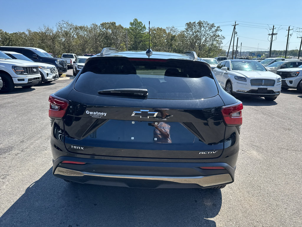 Used 2024 Chevrolet Trax ACTIV w/ Sunroof Package FWD image 6