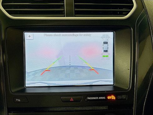 Used 2017 Ford Explorer XLT w/ Equipment Group 202A image 17