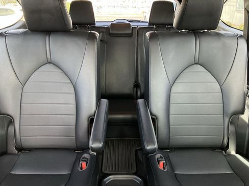 Used 2021 Toyota Highlander XLE image 33