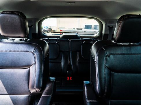 Used 2023 Ford Explorer Limited w/ Limited Technology Package RWD image 30