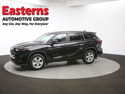 Used 2023 Toyota Highlander L image 57