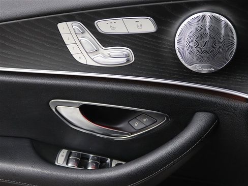 Used 2018 Mercedes-Benz E 300 4MATIC image 39