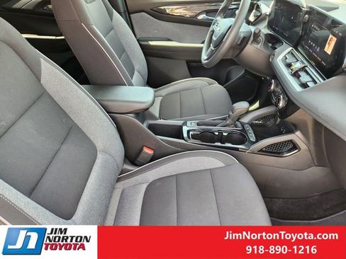 Used 2025 Chevrolet TrailBlazer LT AWD/4WD image 15