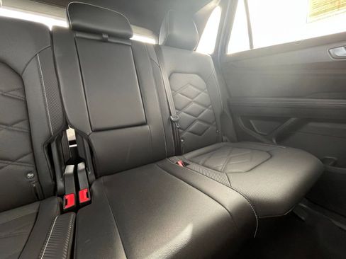 Used 2025 Volkswagen Atlas Cross Sport SE image 39