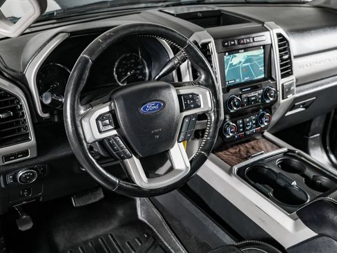 Used 2019 Ford F250 Lariat w/ Lariat Value Package AWD/4WD image 16