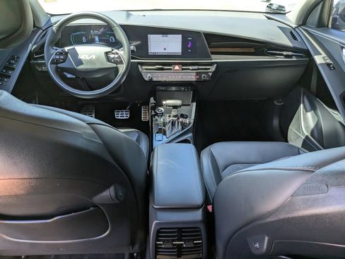 Certified 2025 Kia Niro EX Touring FWD image 13