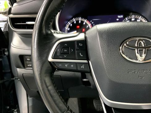 Used 2023 Toyota Highlander XLE AWD/4WD image 24