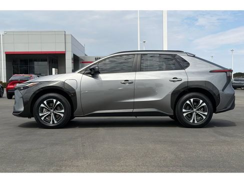 Used 2025 Toyota bZ4X FWD w/ Weather Package image 7