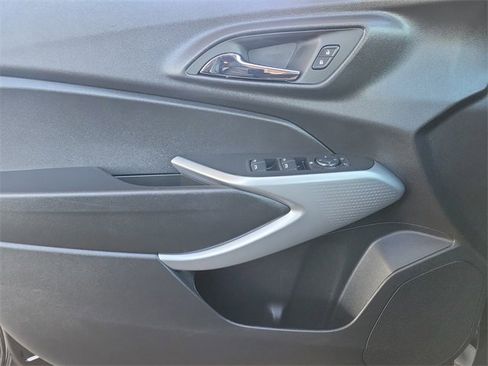 Used 2025 Chevrolet Trax LS image 20