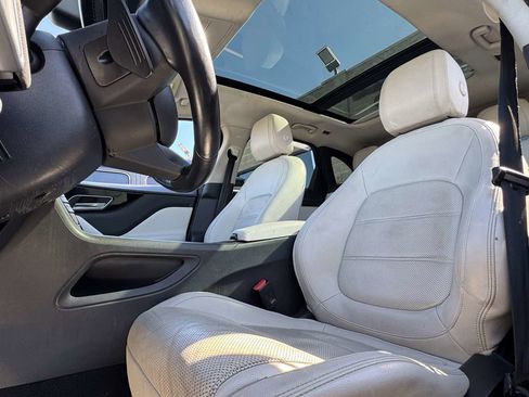 Used 2017 Jaguar F-PACE Prestige image 23