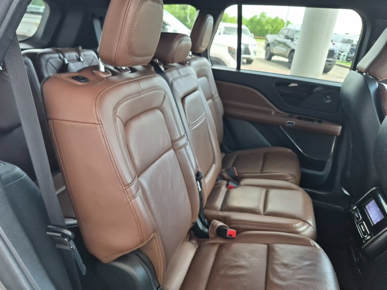 Used 2023 Lincoln Aviator Reserve w/ Elements Package Plus RWD image 6