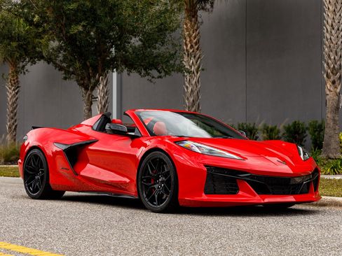 Used 2025 Chevrolet Corvette Z06 image 3