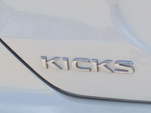 Used 2024 Nissan Kicks SR w/ SR Premium Package FWD image 14