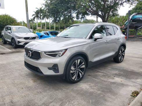 Certified 2023 Volvo XC40 B5 Plus w/ Driver Assist Package AWD/4WD image 3