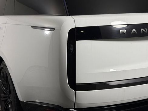 Used 2023 Land Rover Range Rover Long Wheelbase SE AWD/4WD image 13