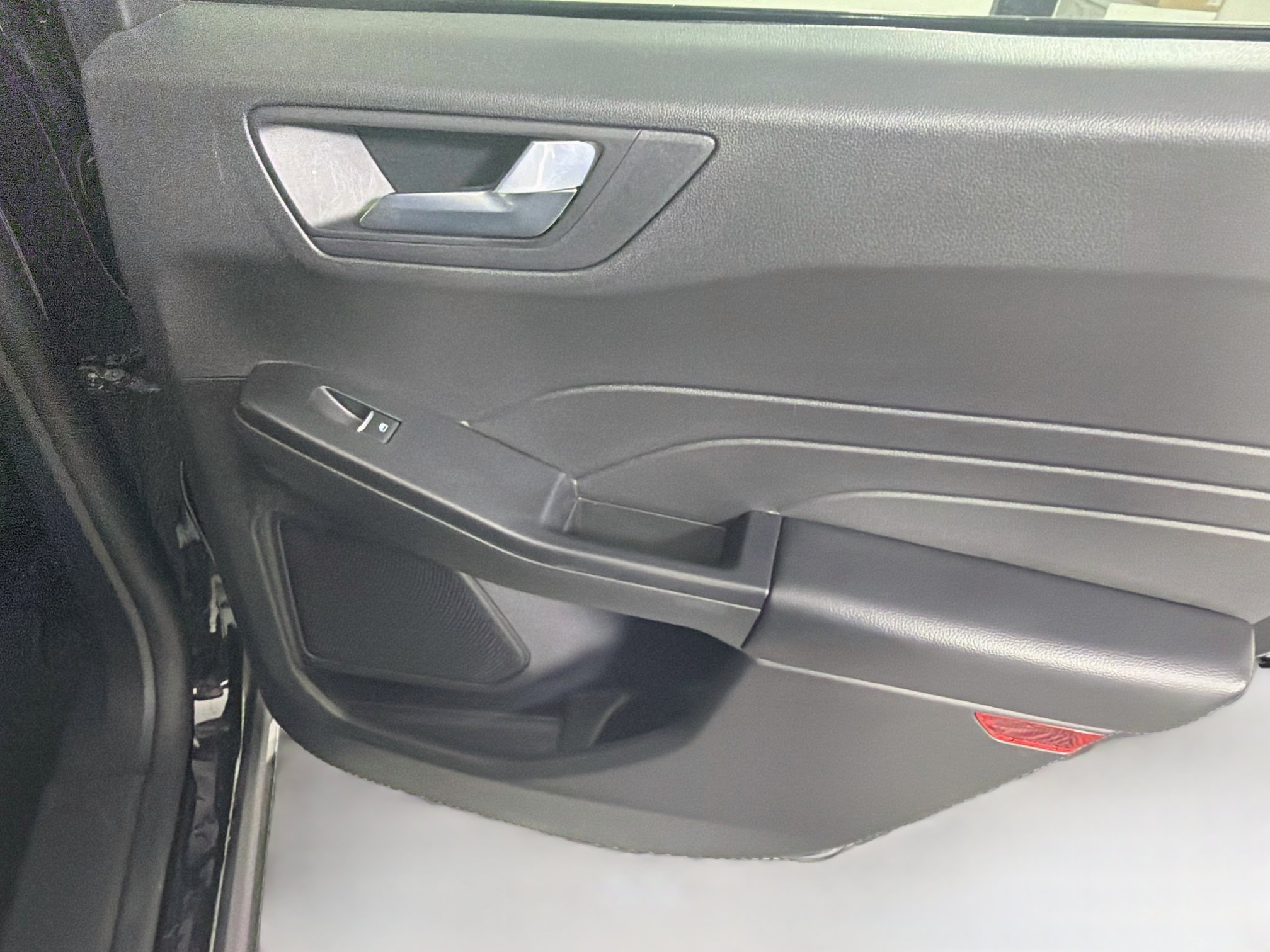Used 2025 Ford Escape ST-Line Select AWD/4WD image 29