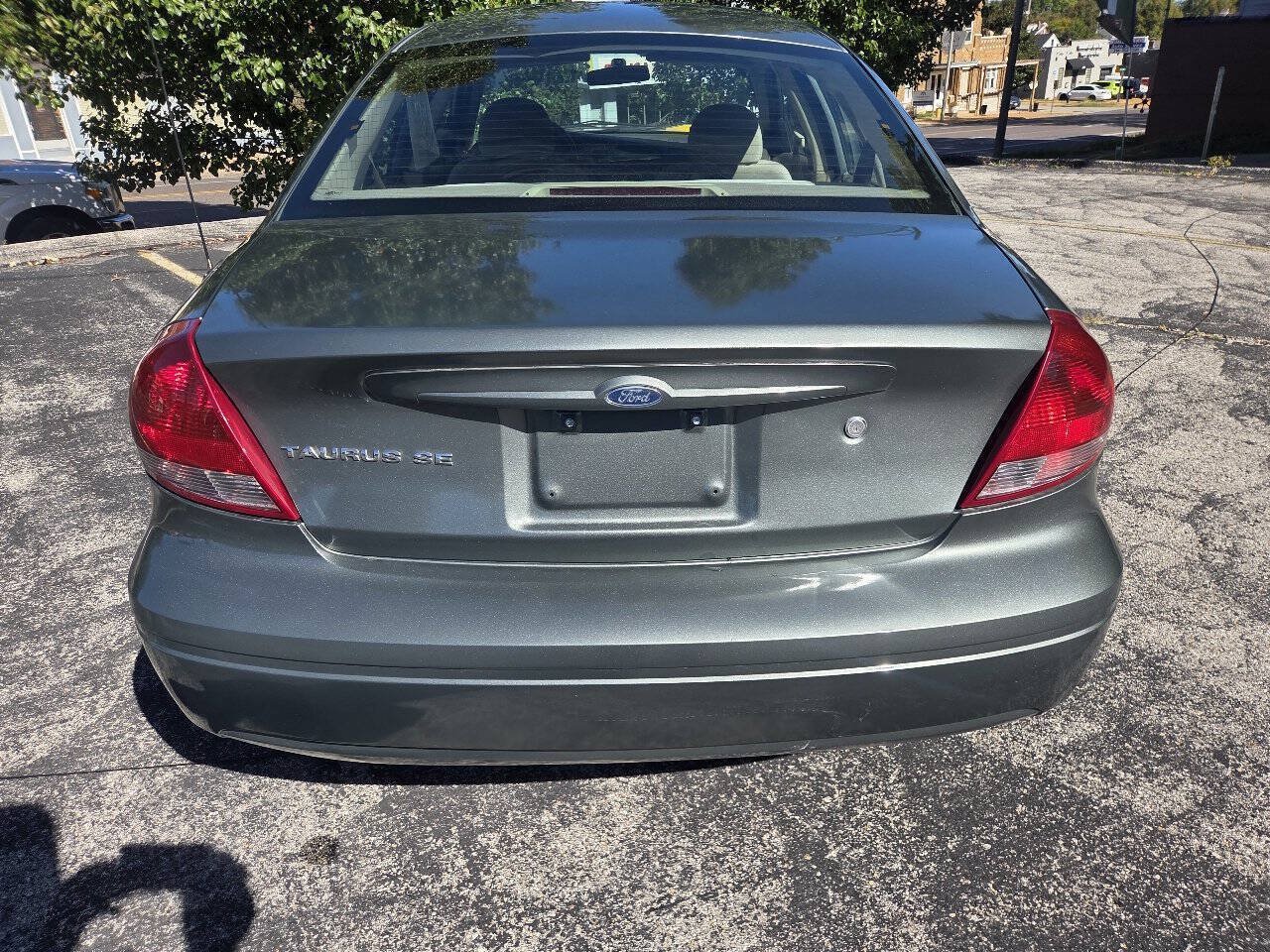 Used 2007 Ford Taurus SE FWD image 8