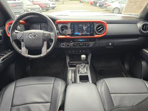 Used 2016 Toyota Tacoma TRD Sport w/ Premium & Technology Package AWD/4WD image 18