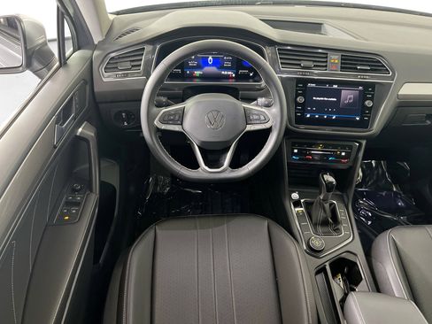 Used 2022 Volkswagen Tiguan SE AWD/4WD image 21