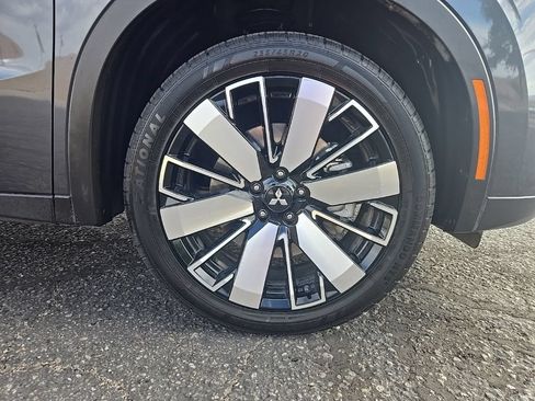 Used 2025 Mitsubishi Outlander SE FWD image 9