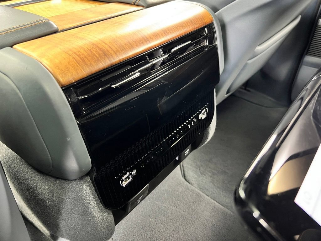Used 2024 Jeep Grand Wagoneer Series III AWD/4WD image 23