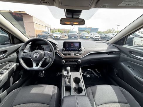 Used 2025 Nissan Altima 2.5 SV FWD image 33