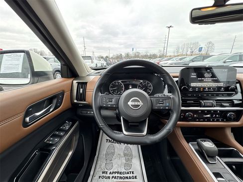 Used 2023 Nissan Pathfinder Platinum image 14