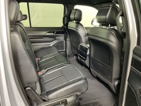 Used 2024 Jeep Wagoneer Series III w/ Flexible Seating Group AWD/4WD image 21