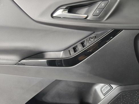 New 2026 Chevrolet Equinox LT w/ Convenience Package II FWD image 24
