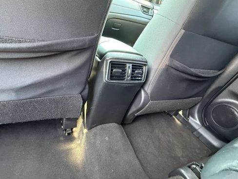 Used 2017 Nissan Rogue SV AWD/4WD image 27