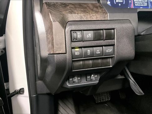 Used 2025 Toyota Tacoma Limited AWD/4WD image 30