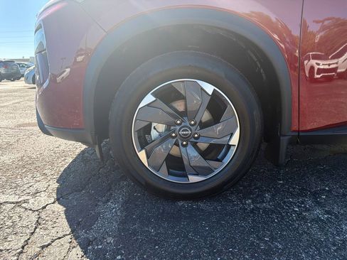Used 2025 Nissan Rogue SV w/ SV Premium Package FWD image 32