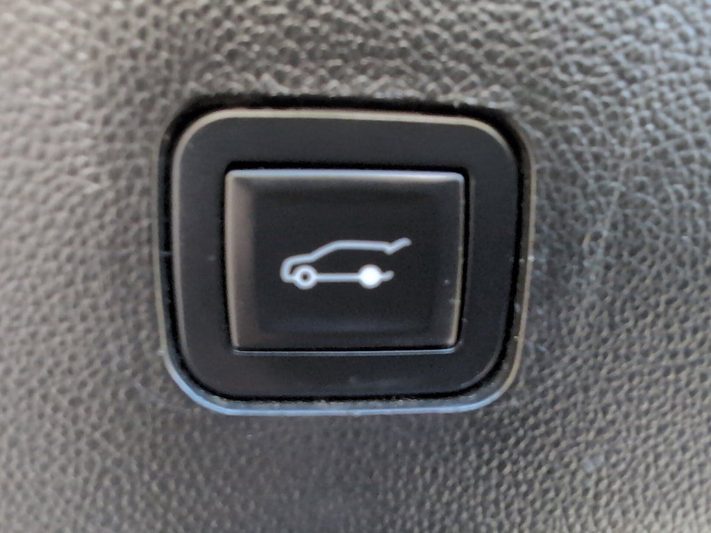 Used 2018 Chevrolet Traverse LT AWD/4WD image 12