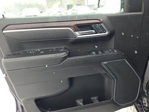 Used 2025 GMC Sierra 1500 SLT image 28