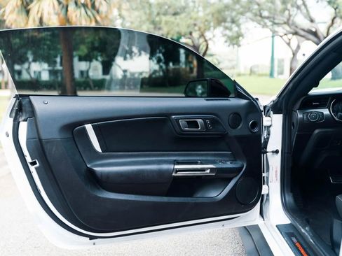 Used 2020 Ford Mustang Shelby GT500 w/ Technology Package image 25