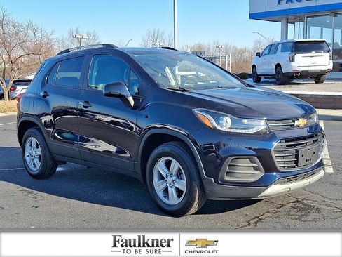 Used 2022 Chevrolet Trax LT w/ LT Convenience Package image 1
