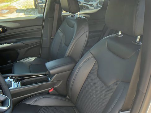 New 2025 Jeep Compass Latitude w/ Altitude Special Edition image 17