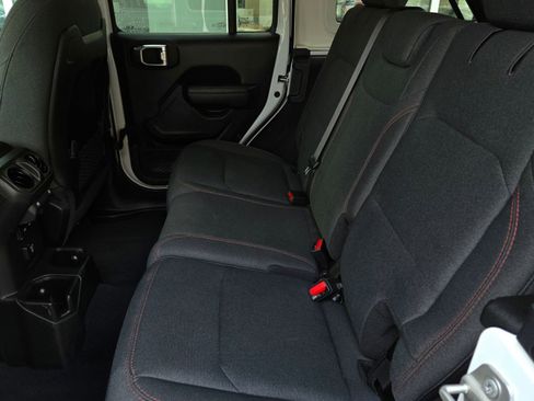 Used 2024 Jeep Wrangler Rubicon image 11